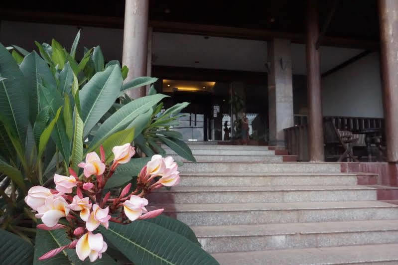 Sengtawan Riverside Hotel Vientiane Exterior photo